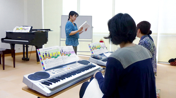 Pra pengajar dipilih dengan kualifikasi kemampua bermutu tinggi dalam pendidikan musik